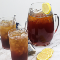 Featured image showing the finished easy sweet tea recipe ready to drink.