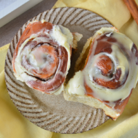 Finished featured image showing the easy homemade cinnamon rolls