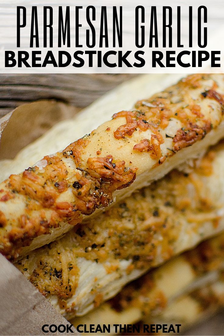 Finished breadsticks ready to eat. 
