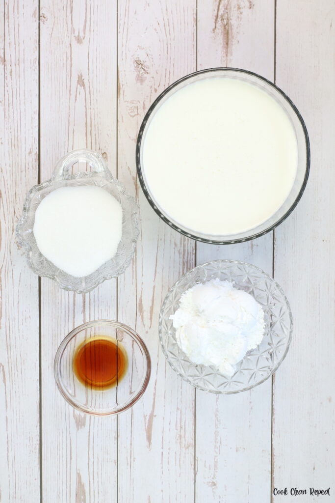 ingredients needed to make homemade whipped cream