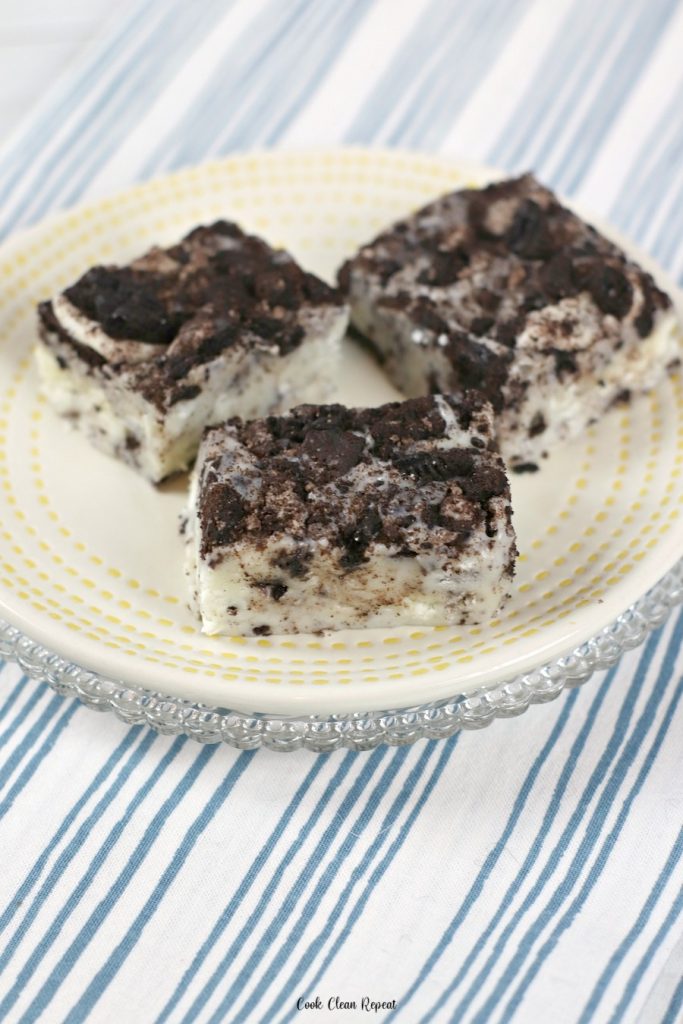 A look at the completed recipe for Oreo fudge