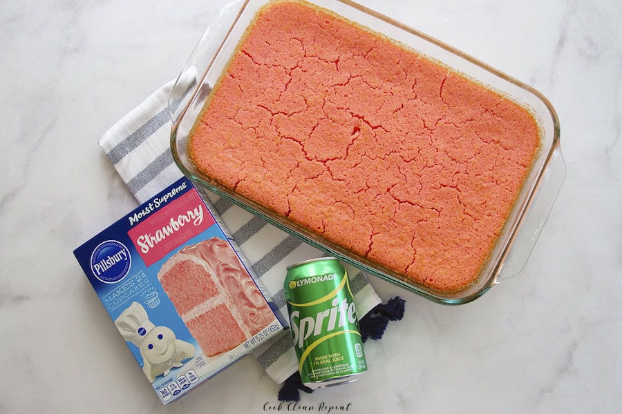 finished image showing the full cake with the ingredients shown as well.