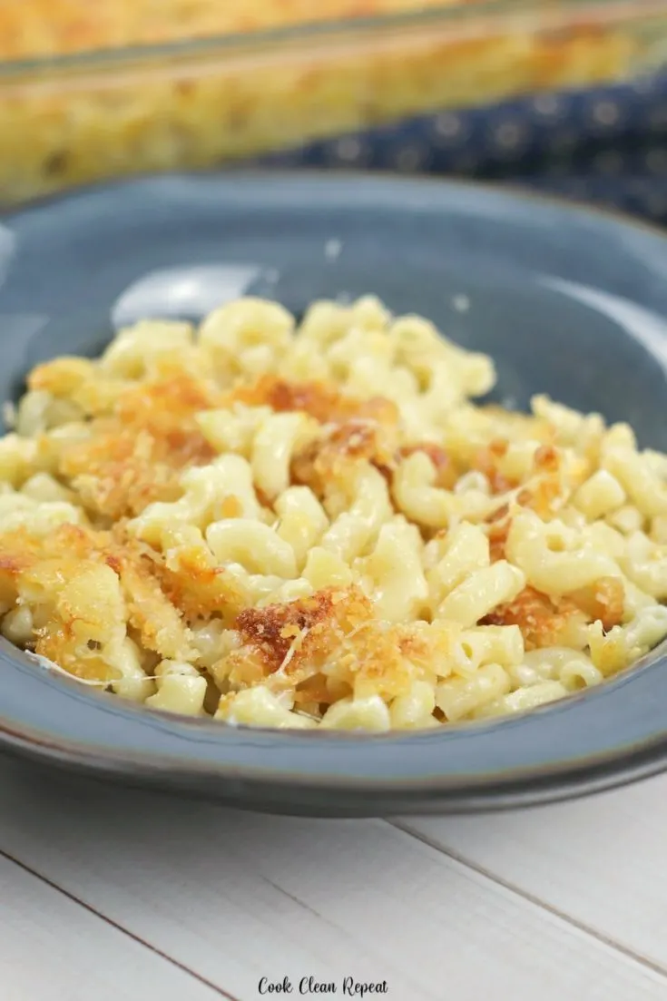 Featured image showing the finished ruby Tuesday macaroni and cheese.