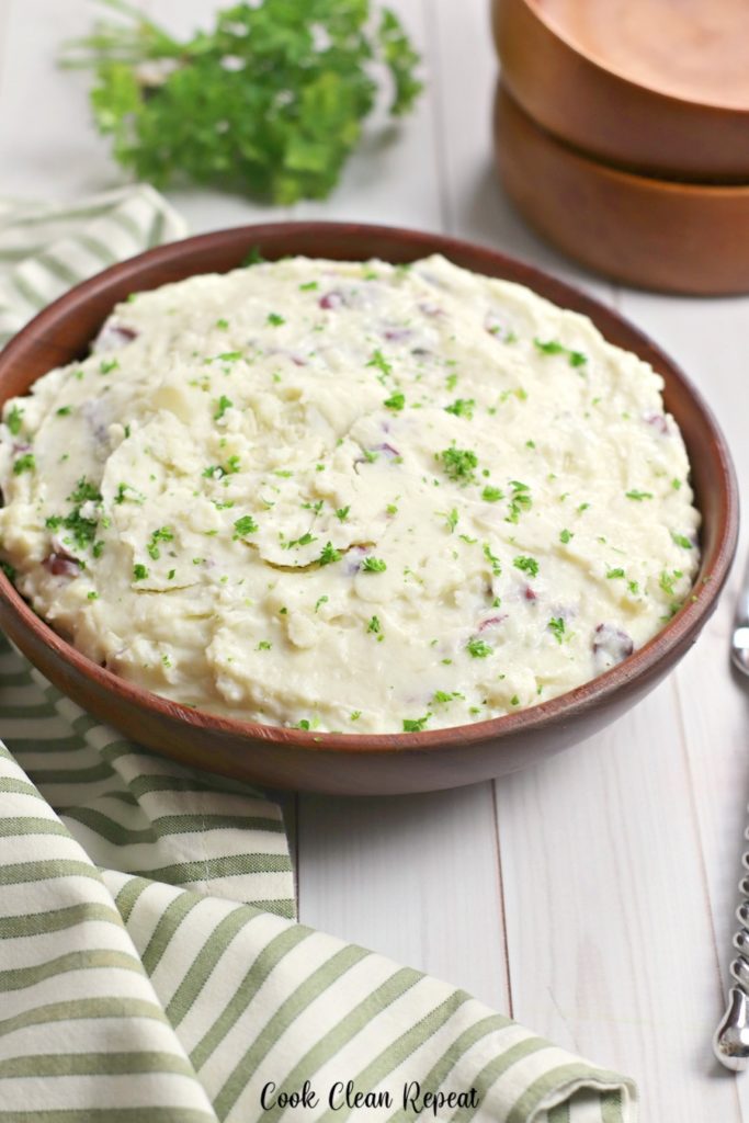 A look at the full bowl of garlic cheese mashed potatoes.