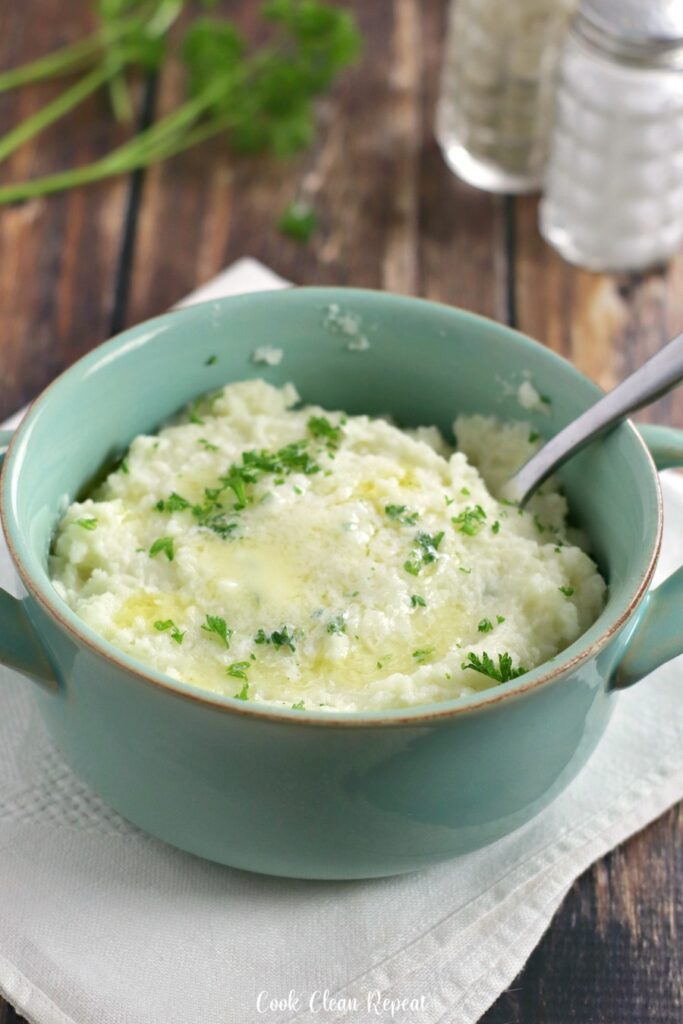 A close up view of the finished mashed cauliflower ready to be devoured. 