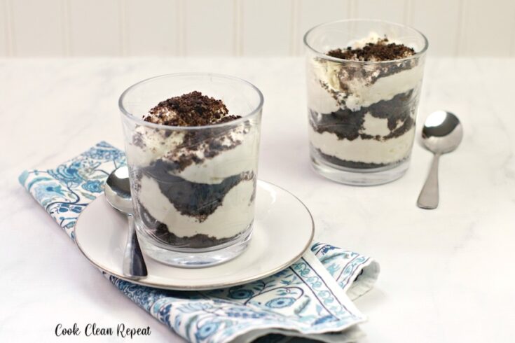 A featured image showing the finished cookies and cream no bake dessert served in cups ready to enjoy.