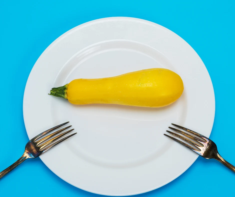 Featured image showing a cleaned yellow squash on a plate ready to be prepared.