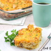Featured image showing the finished tatertot breakfast casserole ready to eat