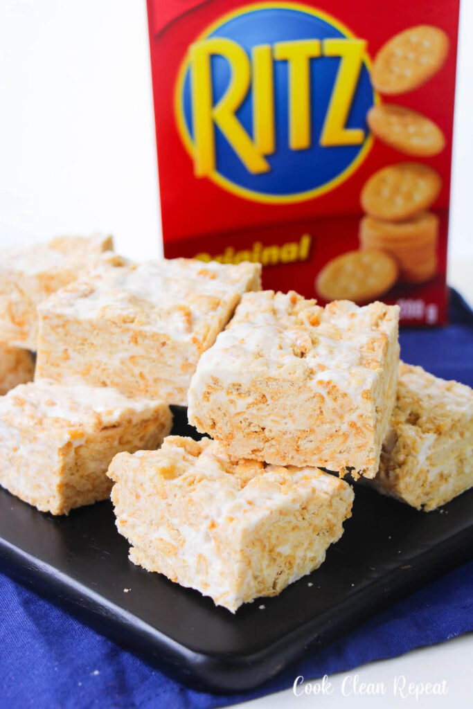 This image shows the finished recipe with the box of crackers in the background. 
