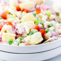 featured image showing finished ham and pineapple pasta salad