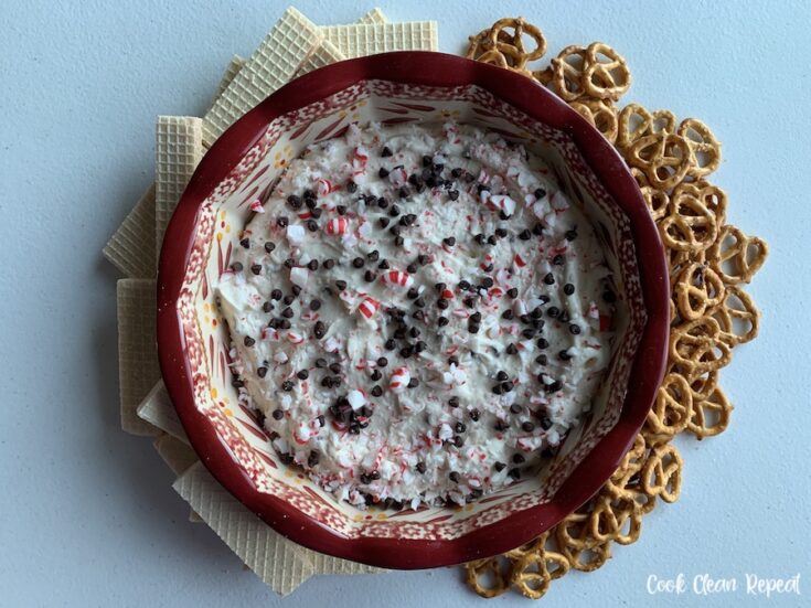 Featured image showing the finished peppermint cheesecake ready to be eaten.