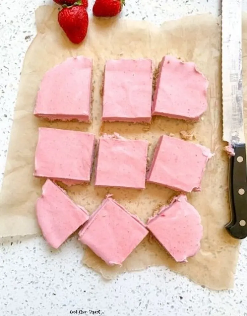 Here's the cut strawberry bars ready to be eaten.