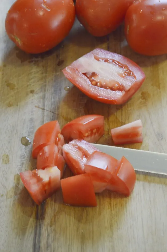 Chopping tomatoes 