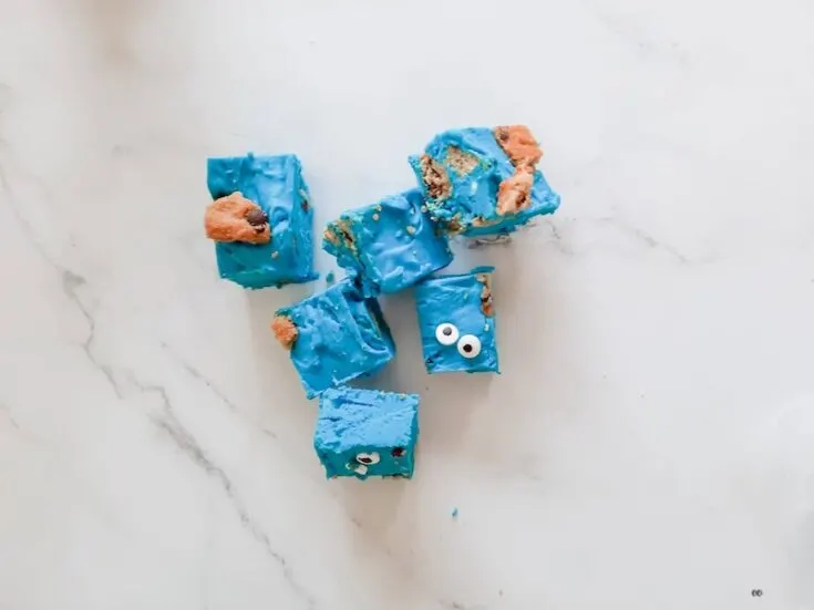 Featured image showing the finished Cookie Monster fudge ready to eat.