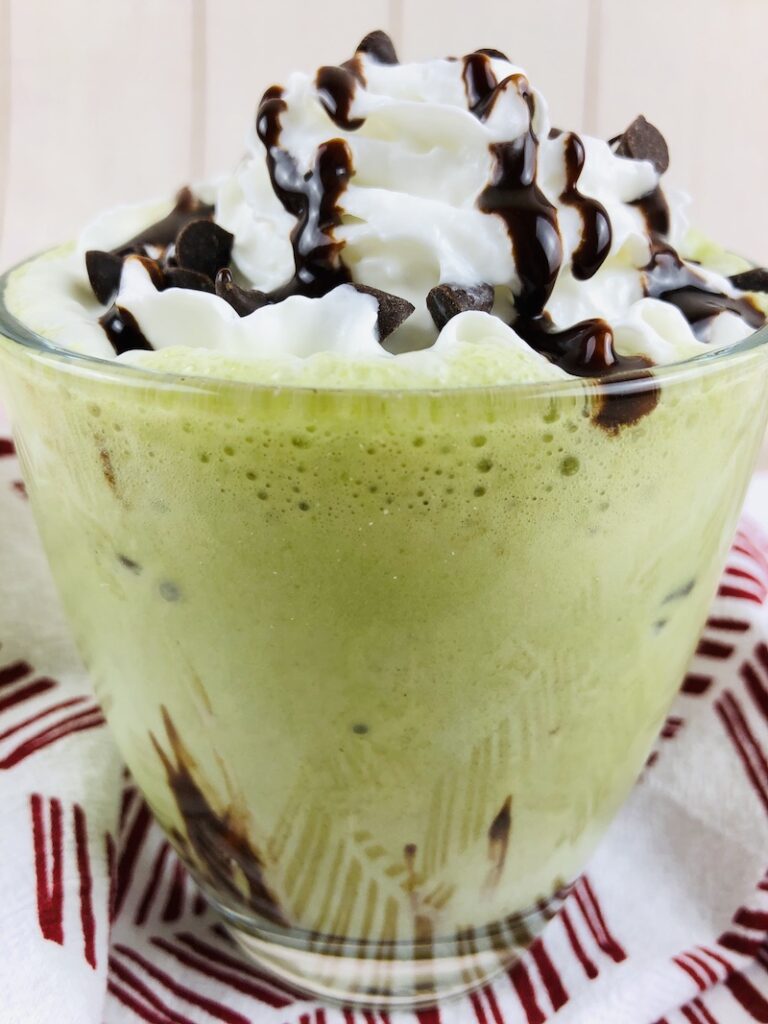 Another look at the finished mint matcha frappuccino ready to be enjoyed. 