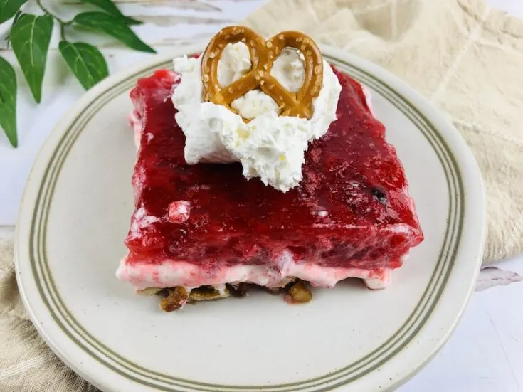 Featured image showing the finished strawberry pretzel dessert ready to eat.