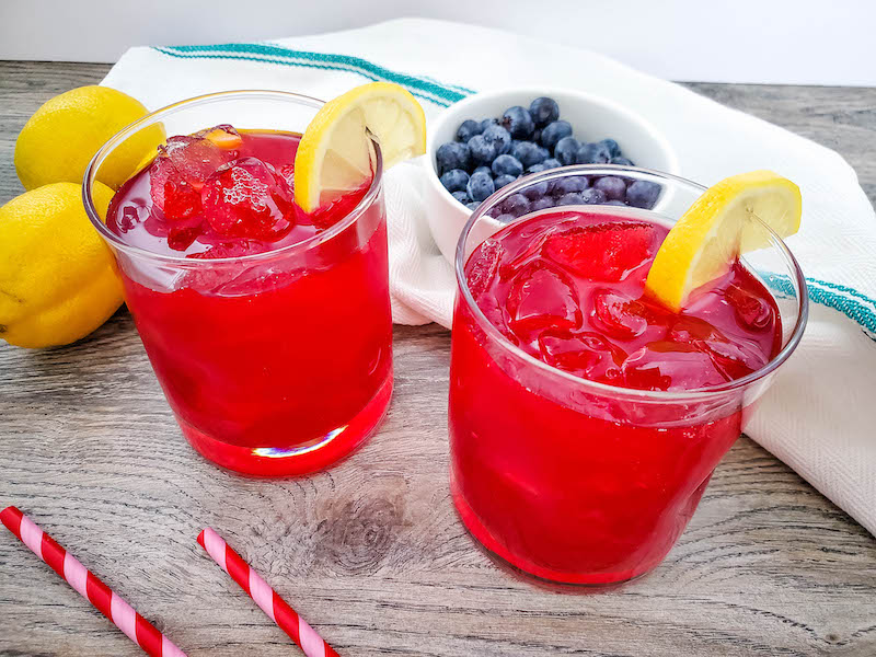 Featured image showing the finished blueberry lemonade recipe ready to drink. 