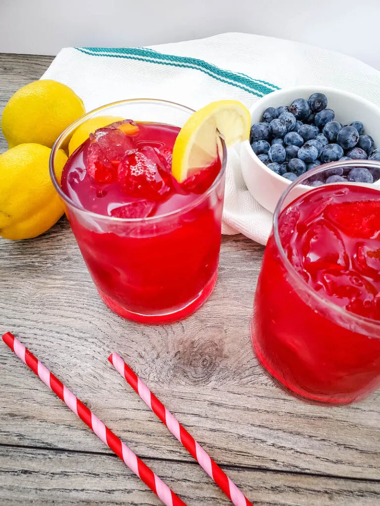 Blueberry lemonade recipe ready to drink. 