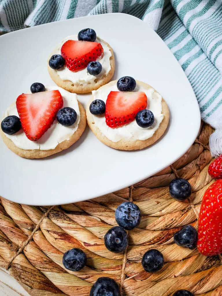 A plate with fruit cookie pizzas ready to serve. 