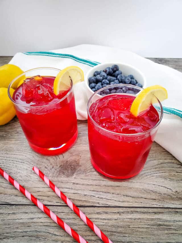 Another look at the finished blueberry lemonade.