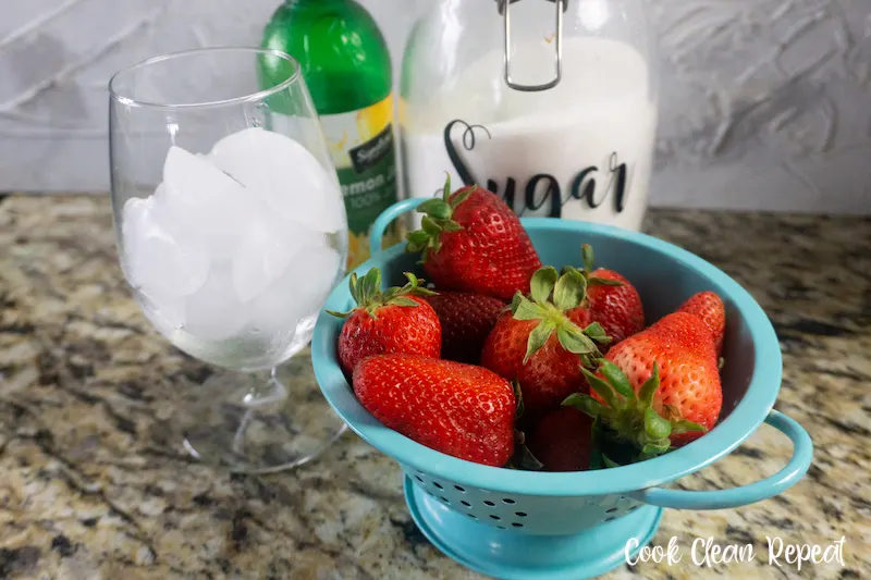 Ingredients needed to make fresh strawberry lemonade