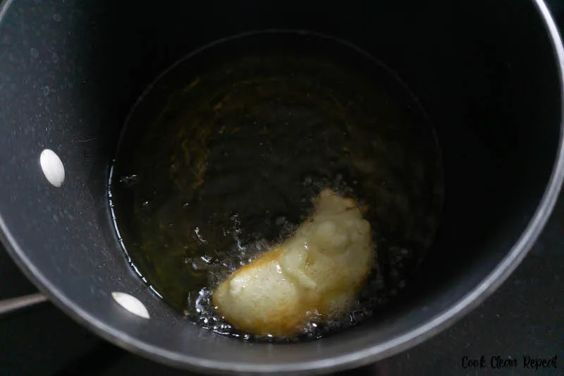 Apple slice in the oil frying. 