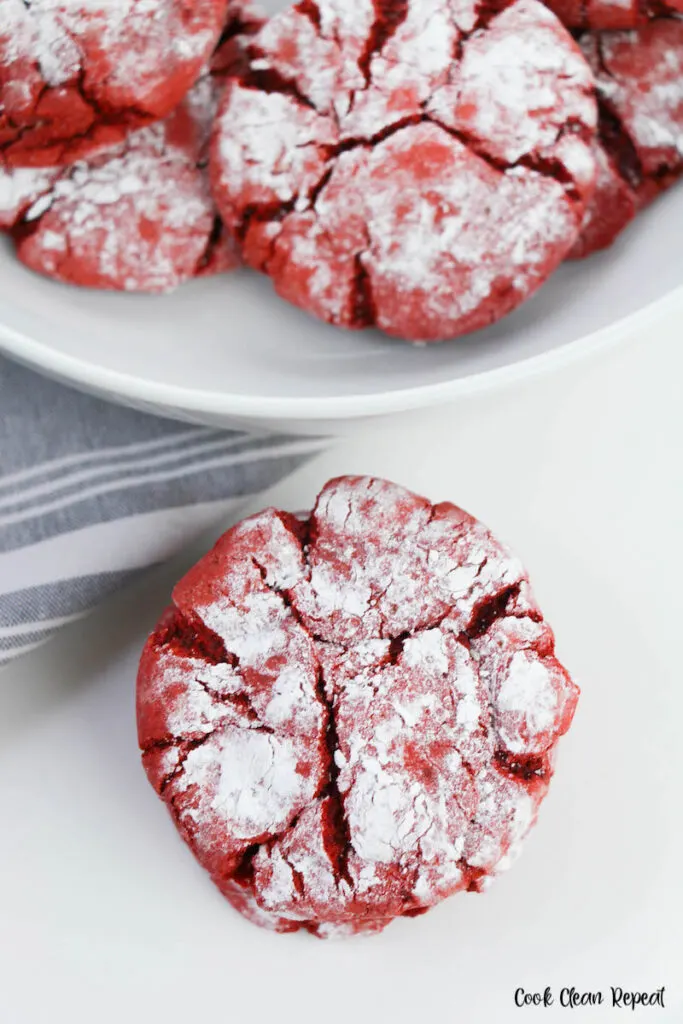 red velvet crinkles cookies ready to eat. 