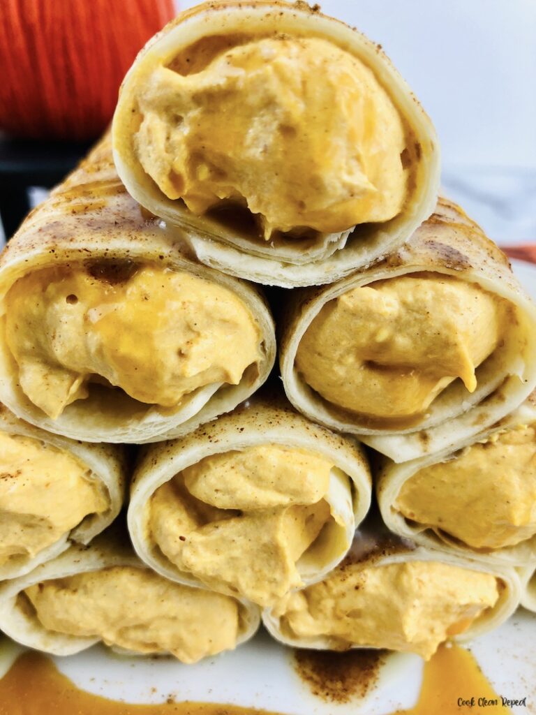 A close up of the ends of the filled tortillas ready to serve. 