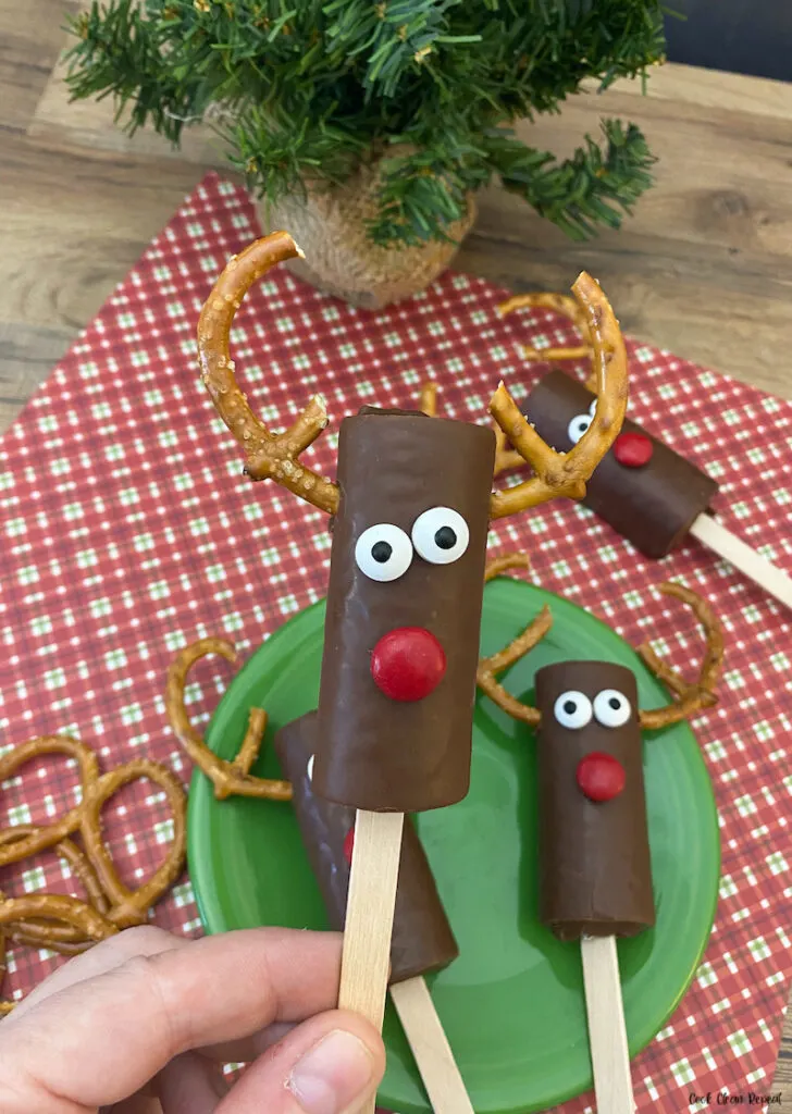Close up of the finished reindeer snack cakes 