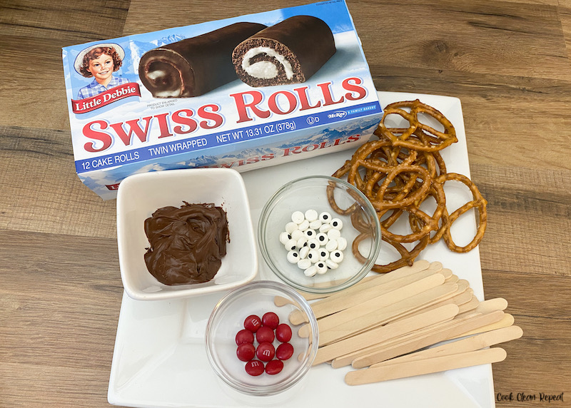 ingredients needed to make reindeer snack cakes