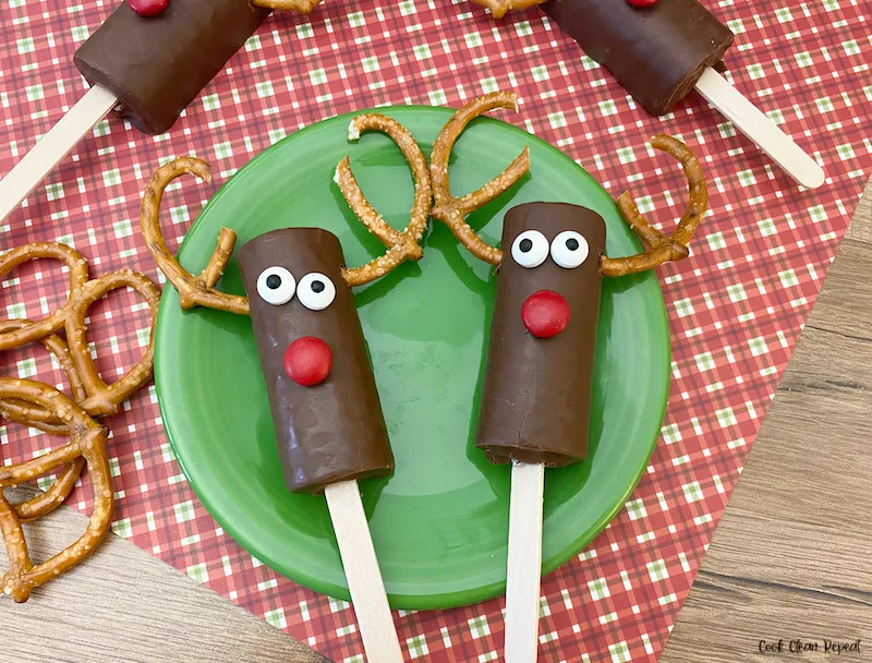 Finished reindeer snack cakes ready to eat. 