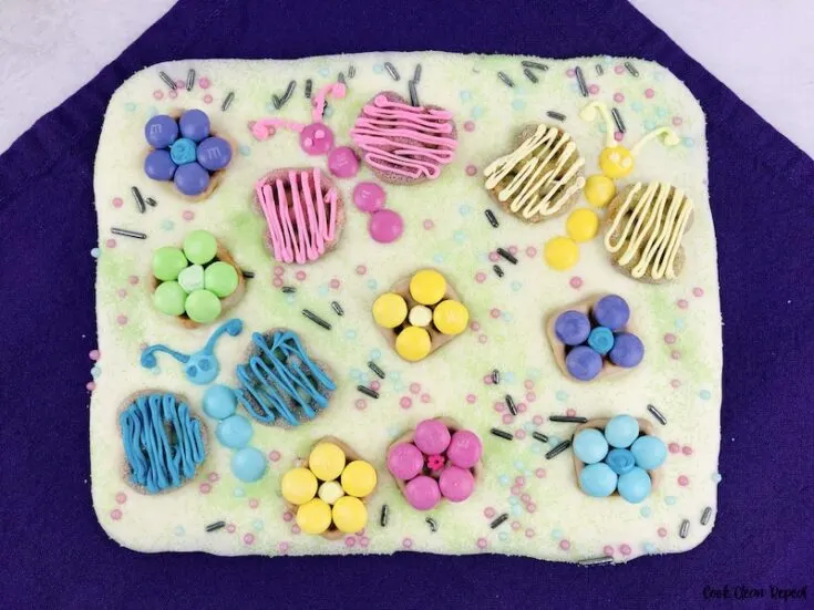 featured image showing full pan of finished pretzel almond bark with m&ms