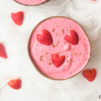 featured image showing the finished strawberry smoothie recipe.