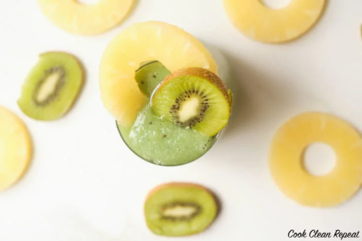 Featured image showing the finished pineapple kiwi smoothie ready to enjoy.