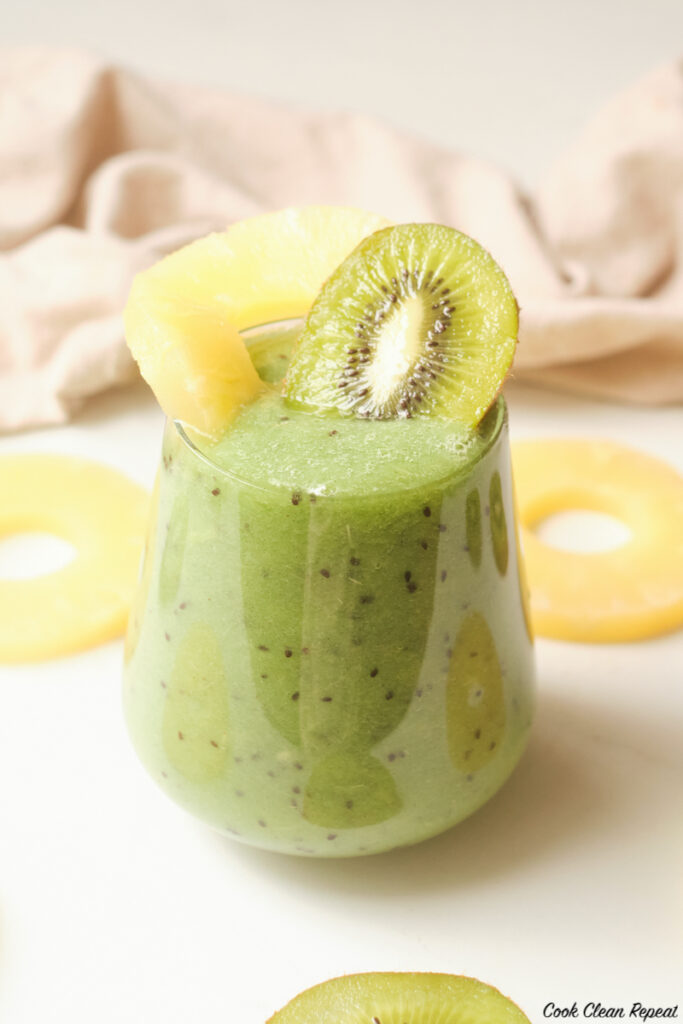 Finished pineapple kiwi smoothie recipe ready to drink. 