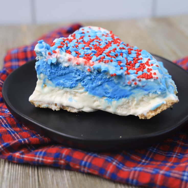 featured image showing the finished 4th of July pie