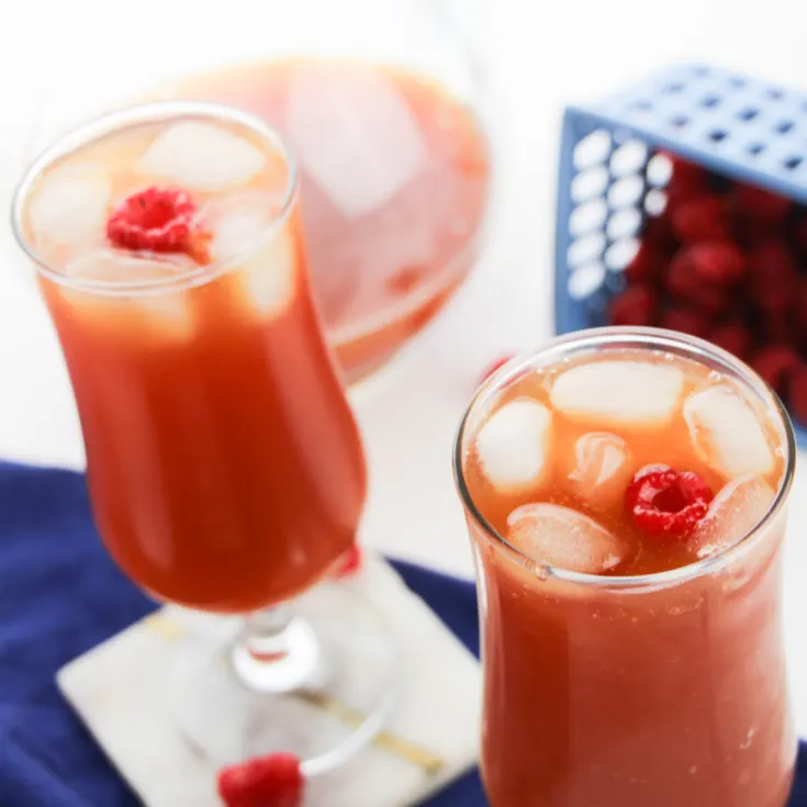 featured image which shows two glasses of the finished raspberry sweet tea ready to serve.