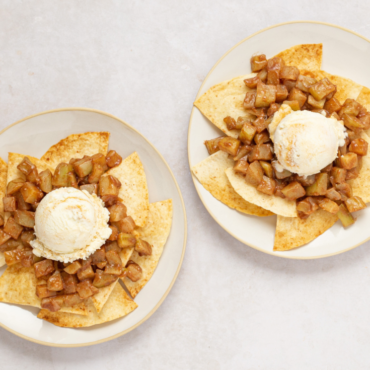 featured image showing finished apple pie dessert nachos