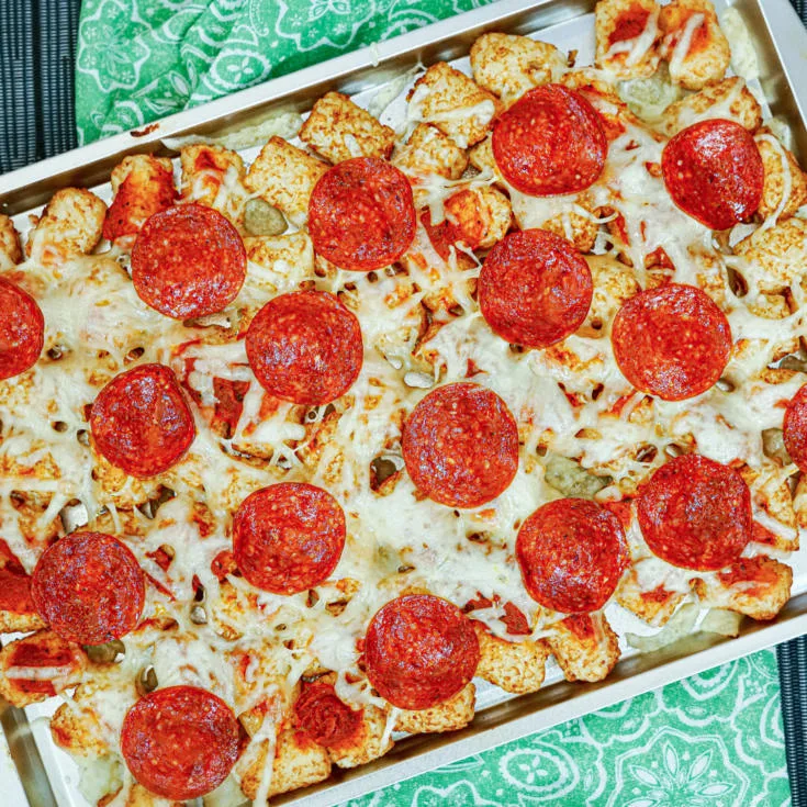 featured image showing the finished pizza tater tot casserole ready to enjoy