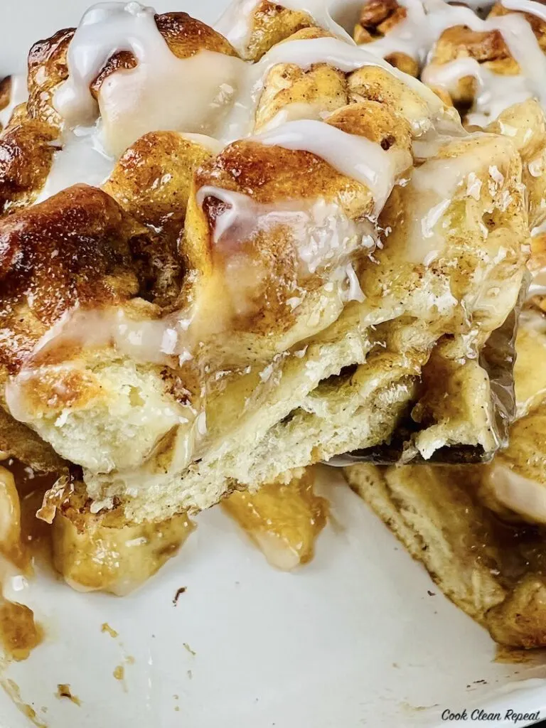 close up of the finished apple pie cinnamon rolls ready to serve. 