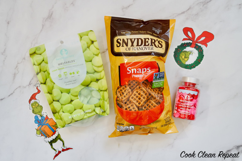 Ingredients needed for this easy grinch recipe. 