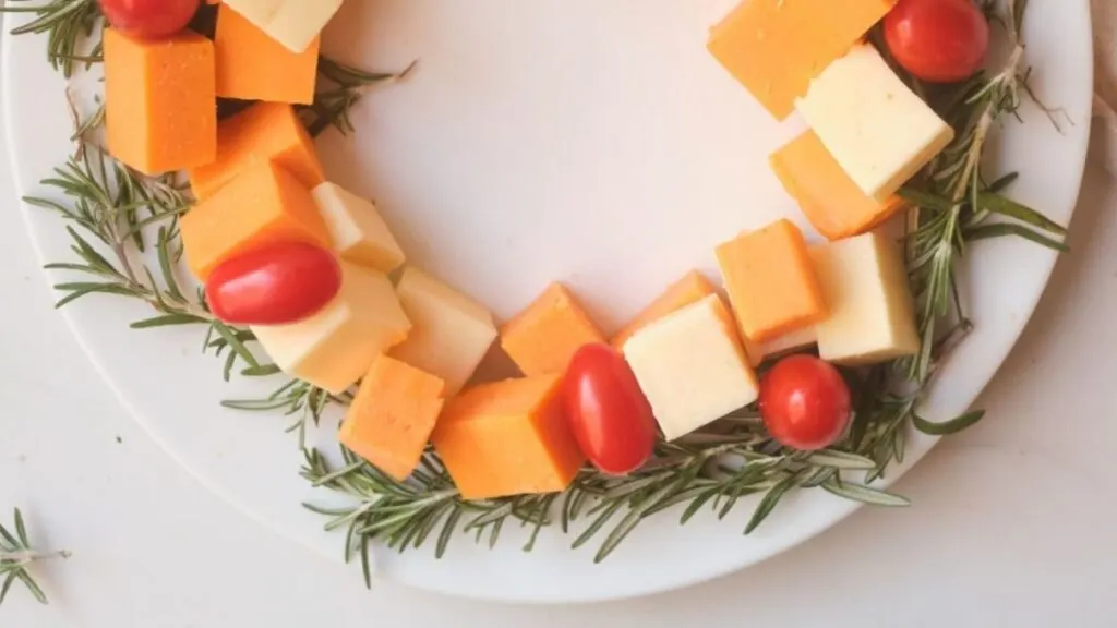 A cheese wreath with tomatoes.