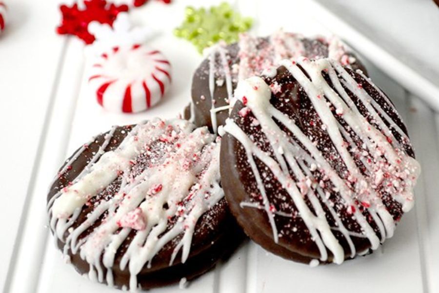 Ritz cookies with melted dark chocolate and white chocolate and crushed peppermint candies