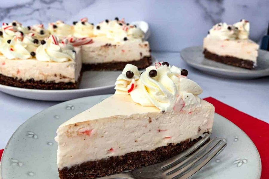 Cheesecake with peppermint on top and chocolate crust