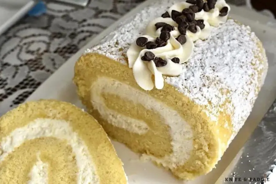 A sponge cake roll with ricotta filling.
