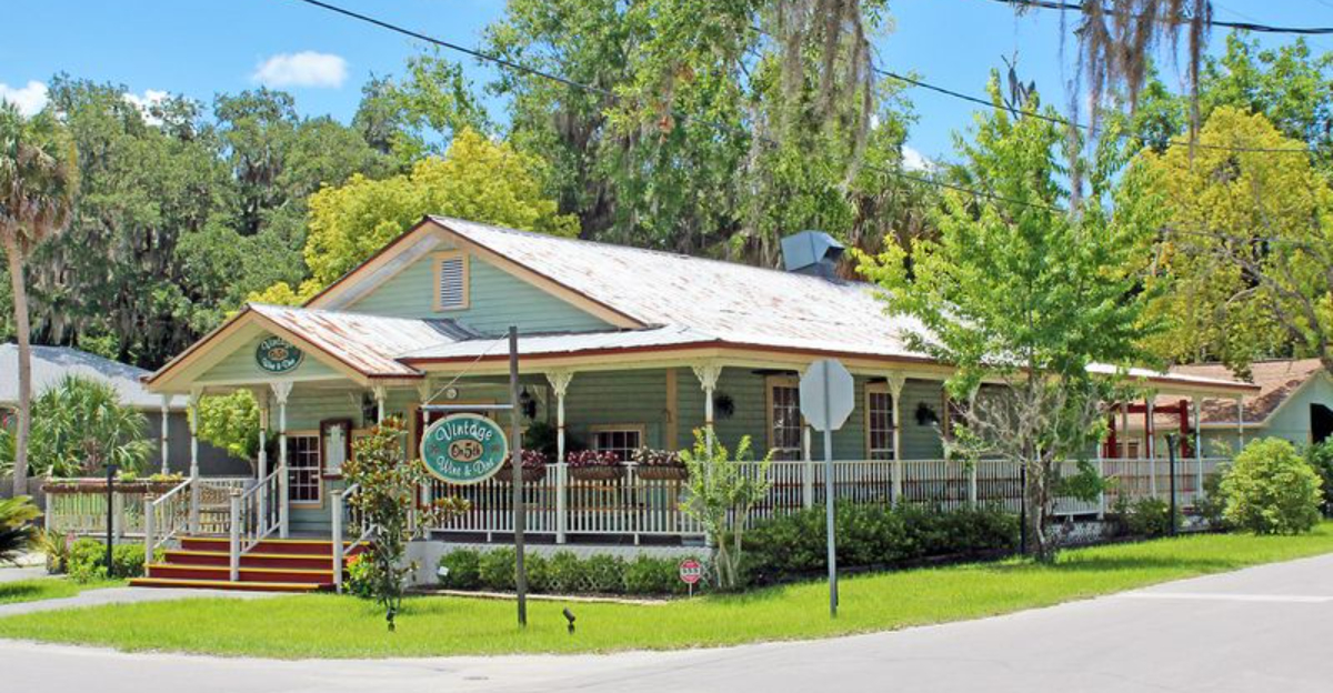 15 Quaint Small-Town Florida Restaurants That Seem Almost Too Good To Be True