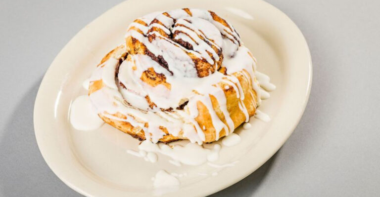 Travelers Flock To This Pataskala Ohio Diner For Unforgettable Cinnamon Rolls