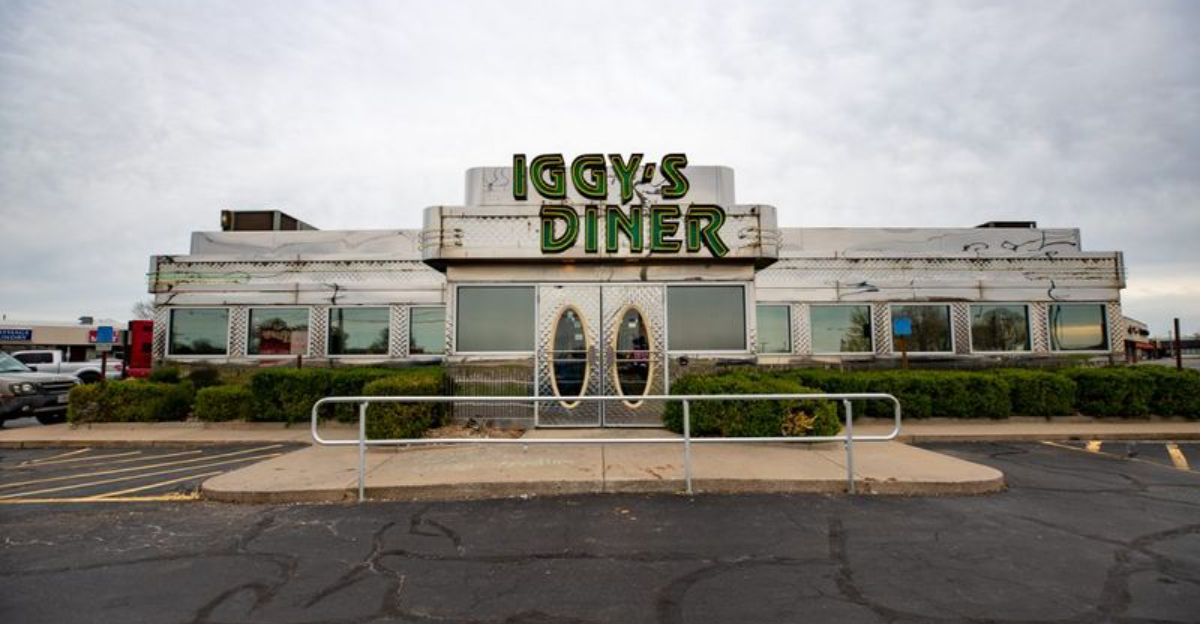 Why Iggys Diner In Carthage Missouri Feels Like Route 66 On A Plate